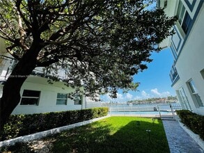 Building Photo - 950 Bay Dr