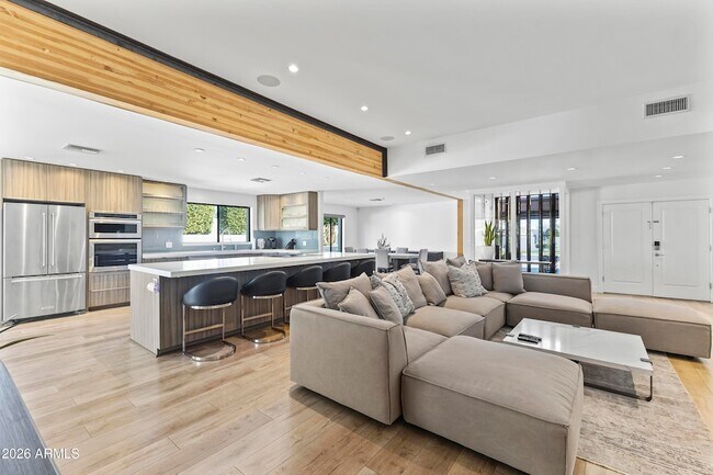 Foto del edificio - 6834 N 72nd Pl