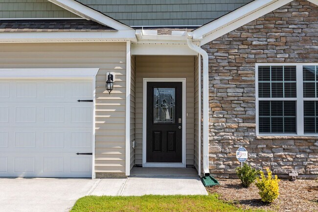 Building Photo - Beautifully designed 4-bedroom, 2-bath ranch
