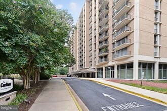 Building Photo - 4600 S Four Mile Run Dr