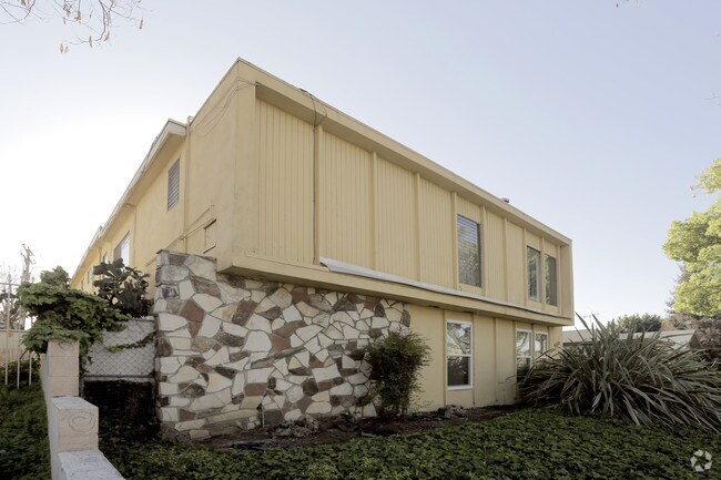Foto del edificio - 6512 Pickering Ave