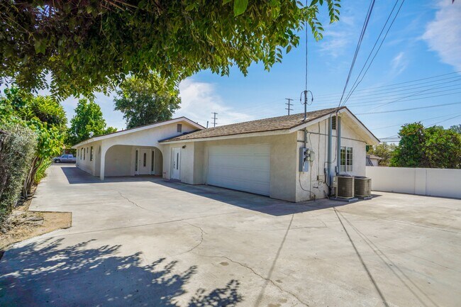 Foto del edificio - 10563 El Dorado Ave