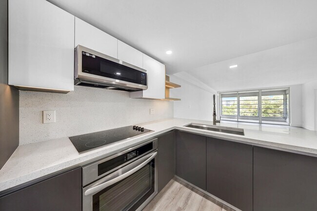 Foto del edificio - 3151 S Palm Aire Dr
