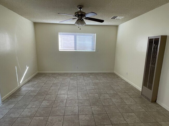 Foto del edificio - Apple Valley Home 4 Bedrooms, 2 Bathrooms,...