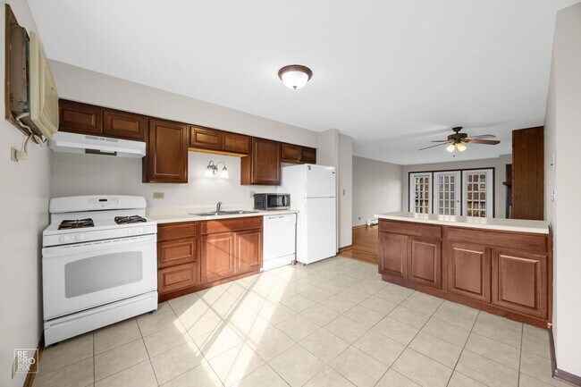 Foto del edificio - 2300 Glen Pointe Dr