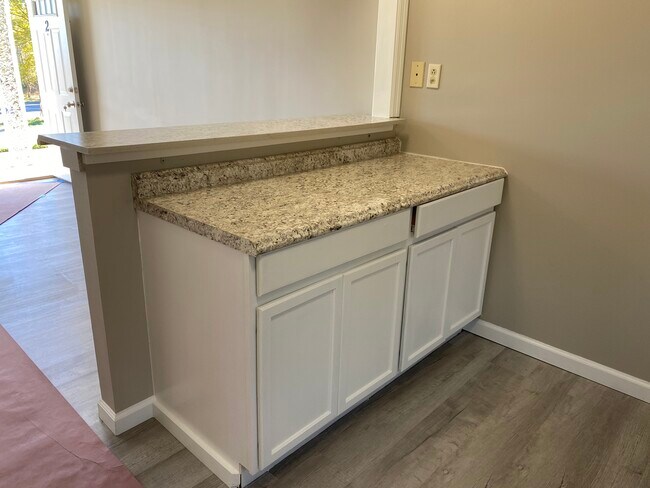 Cocina con isla - 2523 Cedar Ln