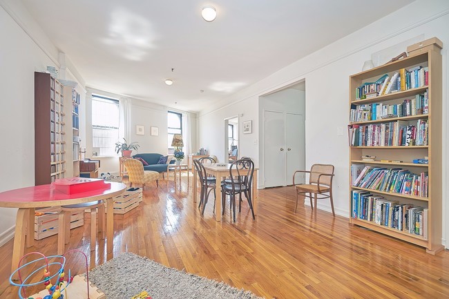 Building Photo - 270 W 119th St