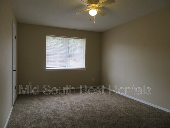 Building Photo - 3195 Ashwood St