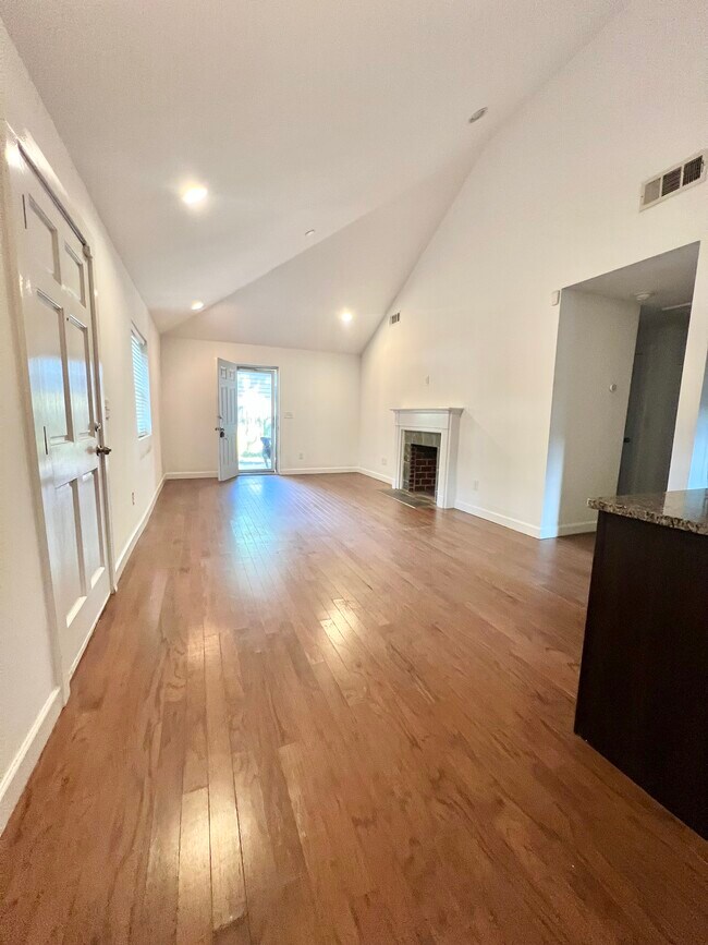 Foto del edificio - 1842 Flat Shoals Rd SE
