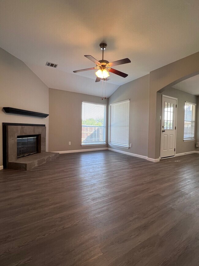 Building Photo - 1510 Primrose Trl