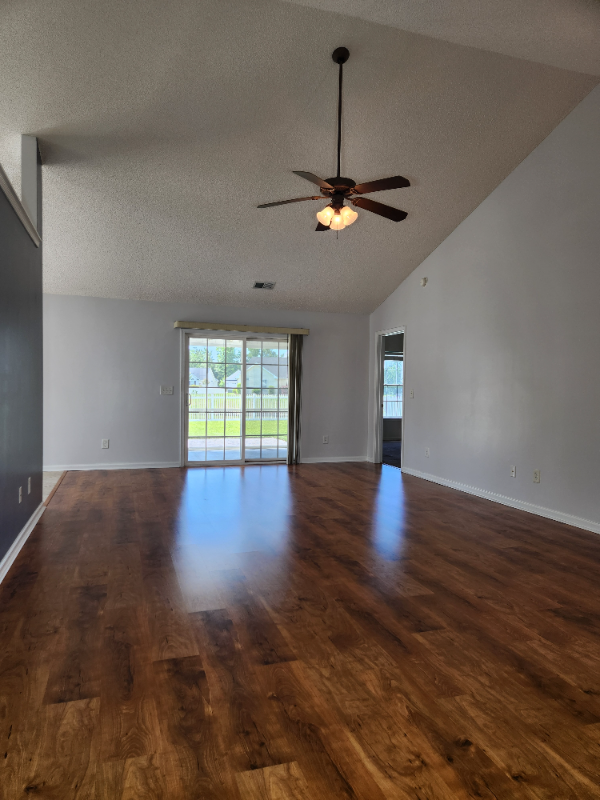 Foto del edificio - 505 White Hawk Ct