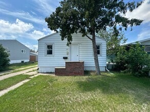 Building Photo - 1102 6th St SW