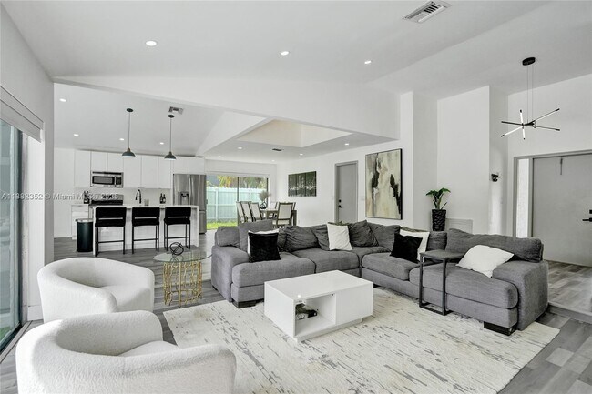 Foto del edificio - 4920 NW 83rd Ter