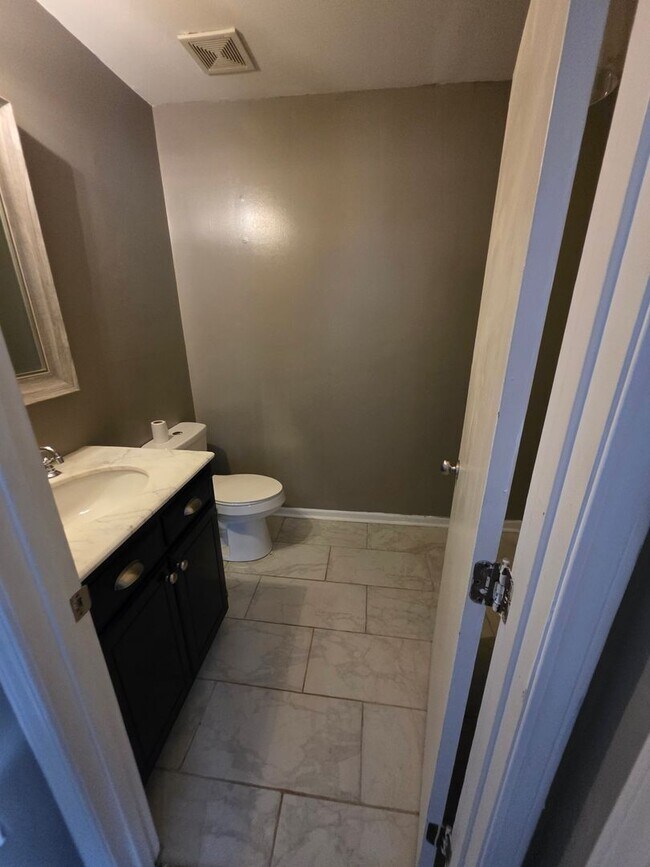 Foto del edificio - 2220 Woodridge Ln