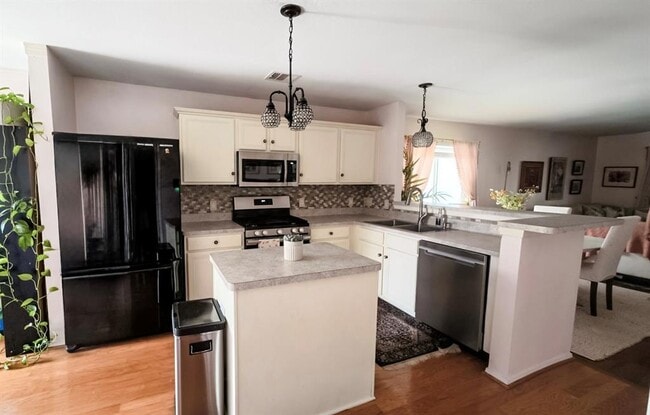 Building Photo - 21024 Alden's Oak