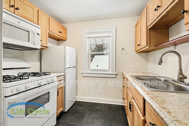 Building Photo - 507 Eastern Ave SE