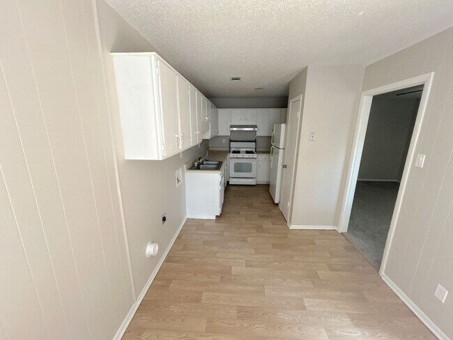 Foto del edificio - 2219 Goldbrier Ln