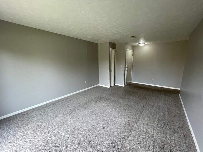 Building Photo - Rockford Ridge Townhomes 2 Bedroom / 1 Bat...