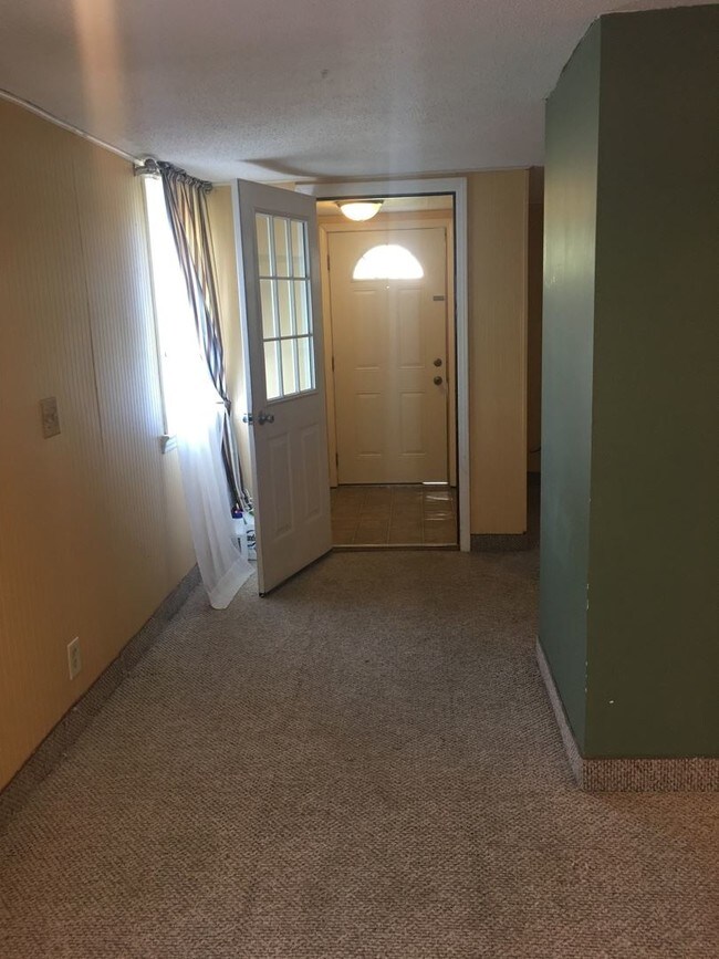 Building Photo - 2 br, 1 bath House - 3910 Davison Ave
