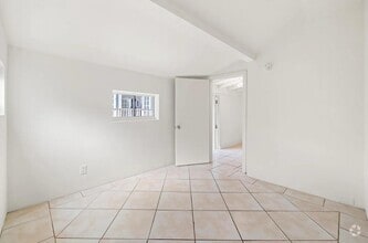 Building Photo - 611 Del La Guerra St W
