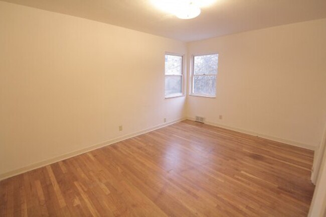 Building Photo - 415 Franklin Ave