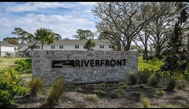 Building Photo - 172 Riverfront Wy