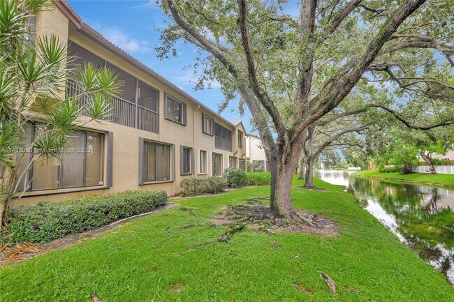 Foto del edificio - 1002 NW 105th Ave