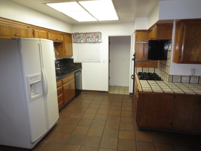 Building Photo - 5646 Park Crest Dr