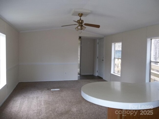 Foto del edificio - 146 Thornwood Ln
