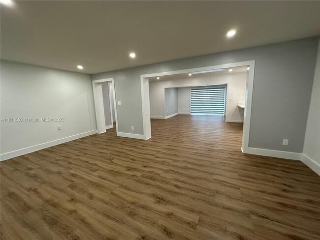 Foto del edificio - 6080 SW 16th St