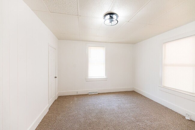 Foto del edificio - Move-In Ready 4BR Home with Large Backyard