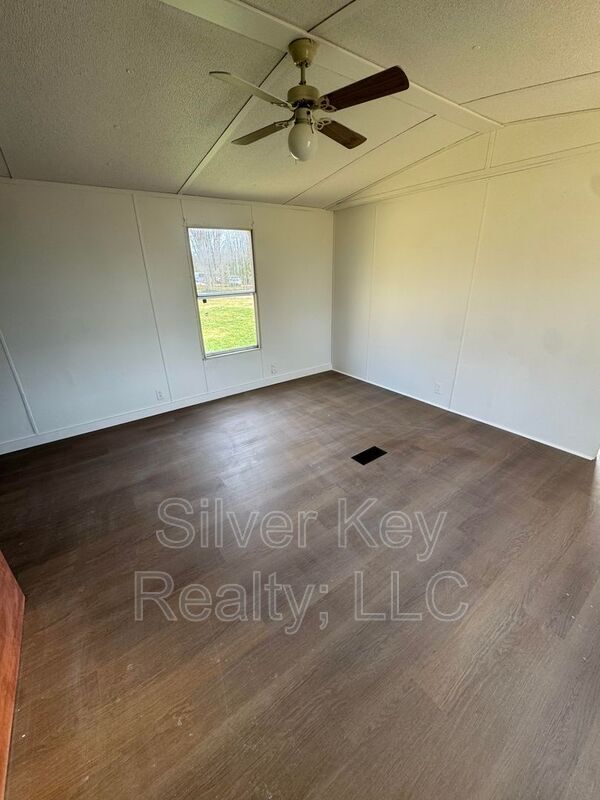 Building Photo - 3631-3637 Sweetwater Vonore Road