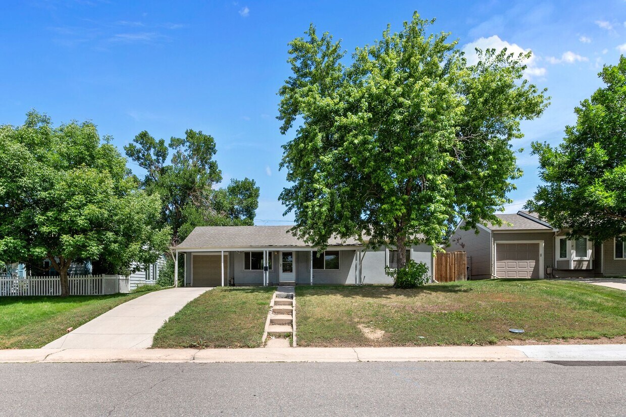 Primary Photo - 3 Bedroom in Prime Location!