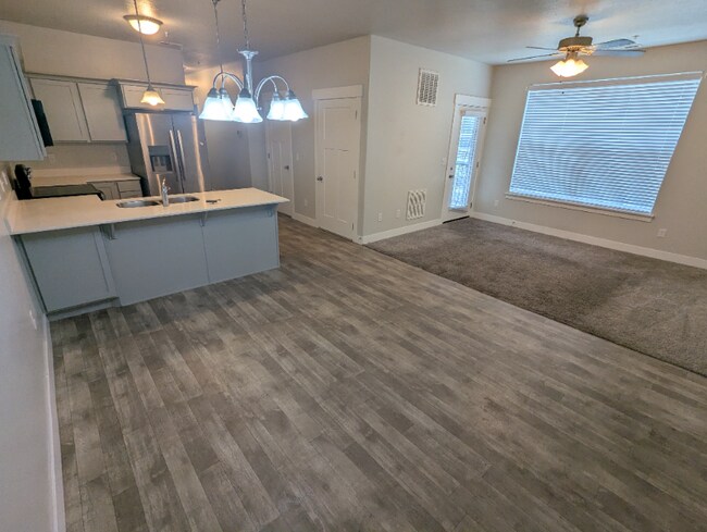 Foto del edificio - 14474 S Renner Ln