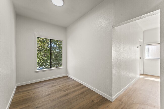 Foto del edificio - 5391 Huntington Dr N