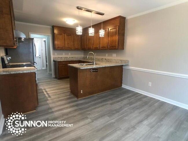 Foto del edificio - Completely Renovated 3 BR with Huge Yard