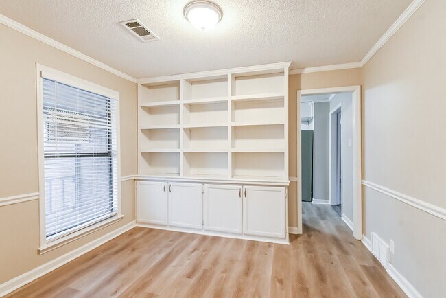 Foto del edificio - 5481 Raleigh Lagrange Rd