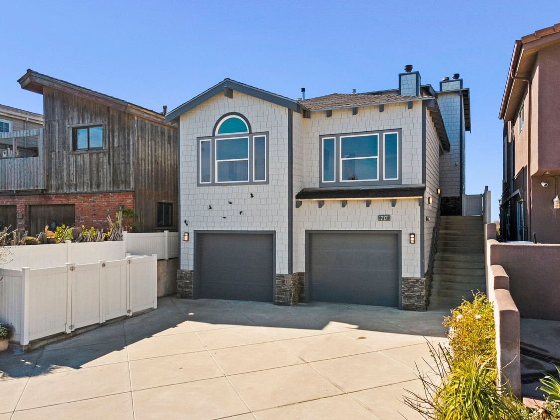 Primary Photo - Silver Strand Oceanfront - Gorgeous three ...