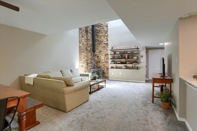 Foto del edificio - 635 Cedar Ridge Ln