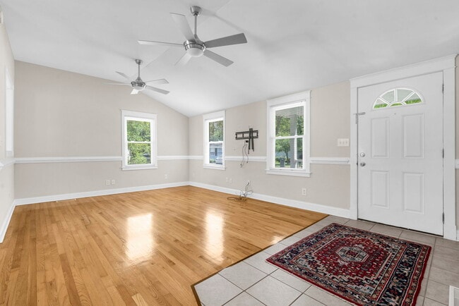 Foto del edificio - 2217 Doris Dr