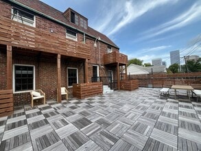Building Photo - 514 S Hanley Rd