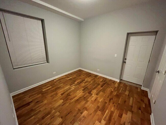 Foto del edificio - 2249 S Bell Ave