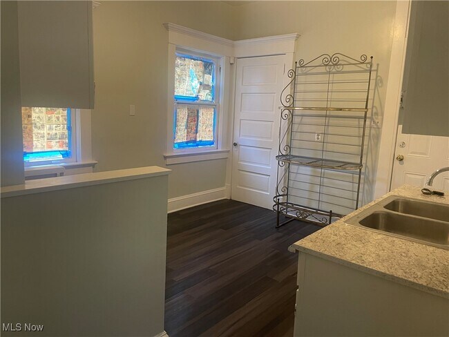 Foto del edificio - 1420 Ansel Rd