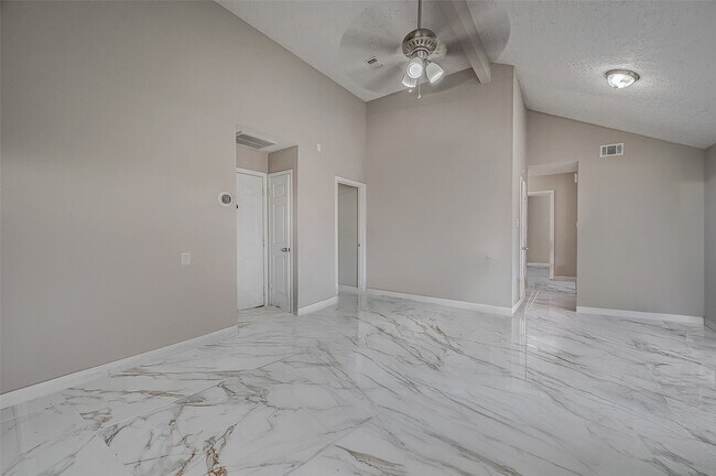 Foto del edificio - 9215 Golden Meadow Dr