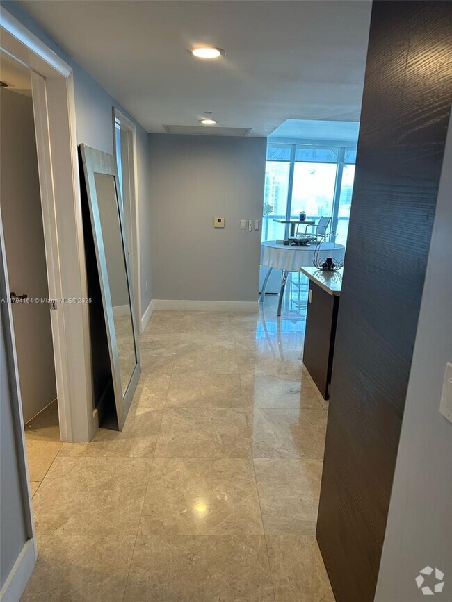 Building Photo - 495 Brickell Ave