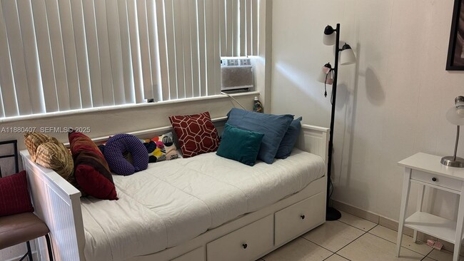 Foto del edificio - 26 Diplomat Pkwy