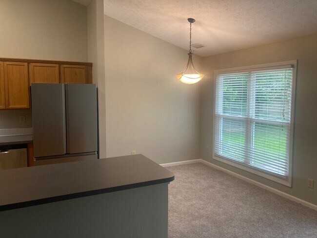 Foto del edificio - 5711 Waveland Cir