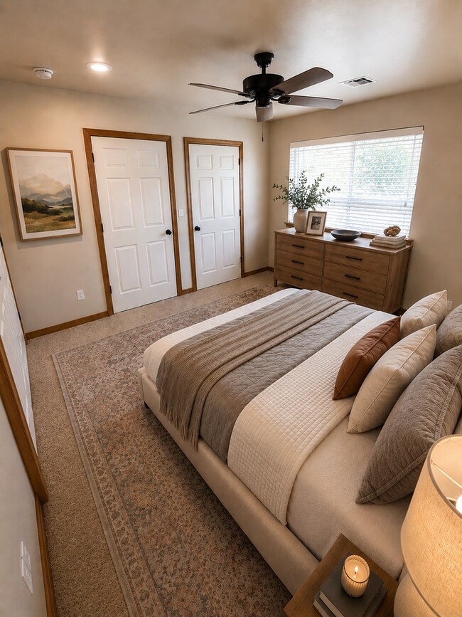 Foto del edificio - A Layout You Don't See Every Day- There's More to This Townhome Than Meets the Eye!