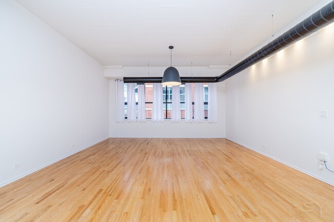 Building Photo - 1021 S State St