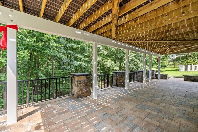 Building Photo - 1010 Hotchkiss Ct